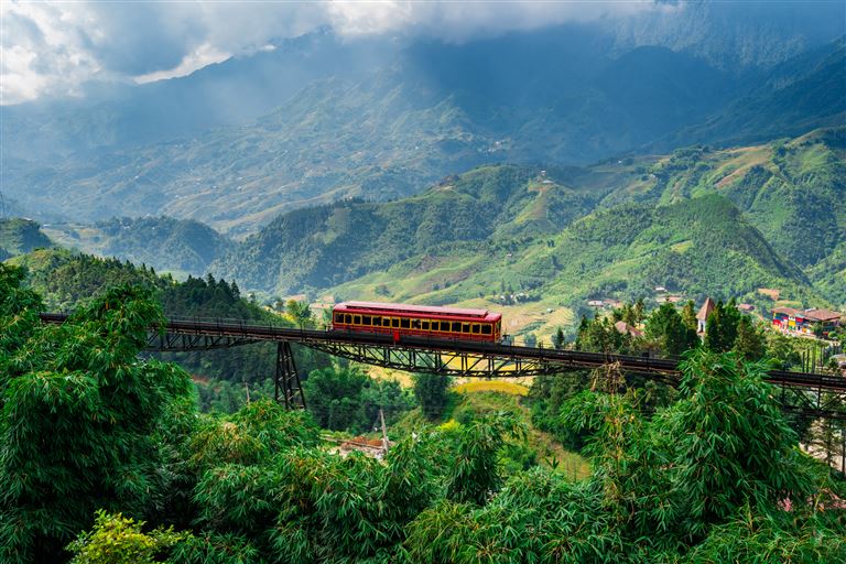 Vietnam - eine Zeitreise auf Schienen ©kitzcorner/istock
